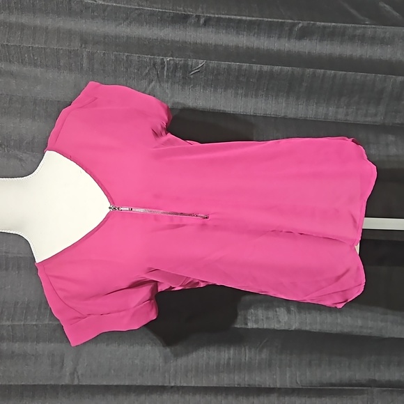 Short sleeve hi-lo top with zipper - Picture 1 of 4